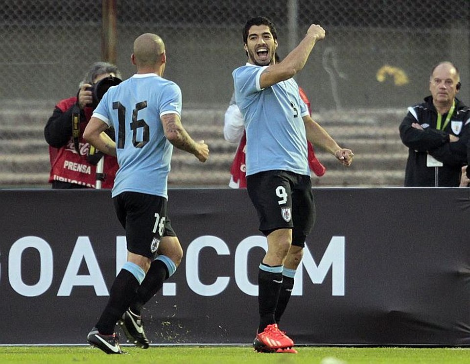 Uruguai vence França, próxima adversária do Brasil em amistoso Luis Suárez comemora o gol da vitória uruguaia sobre a França no amistoso | Andres Stapff / Reuters