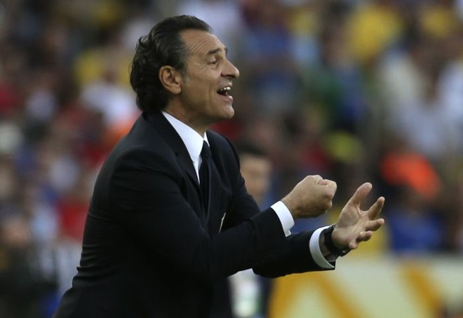 Cesare Prandelli orienta a equipe italiana |