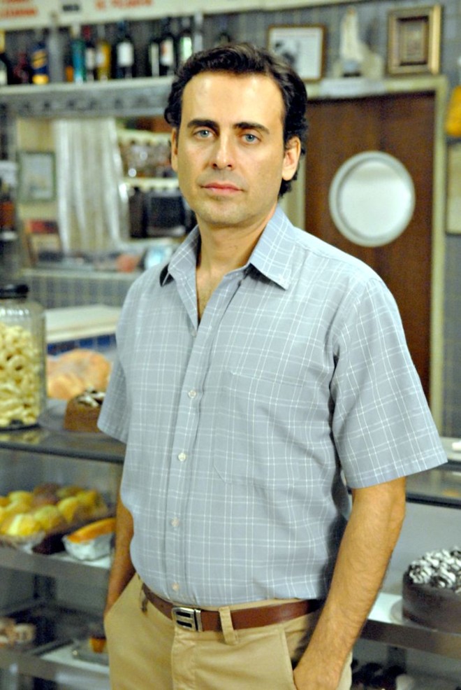 André Garolli faz papel de médico de prestígio |