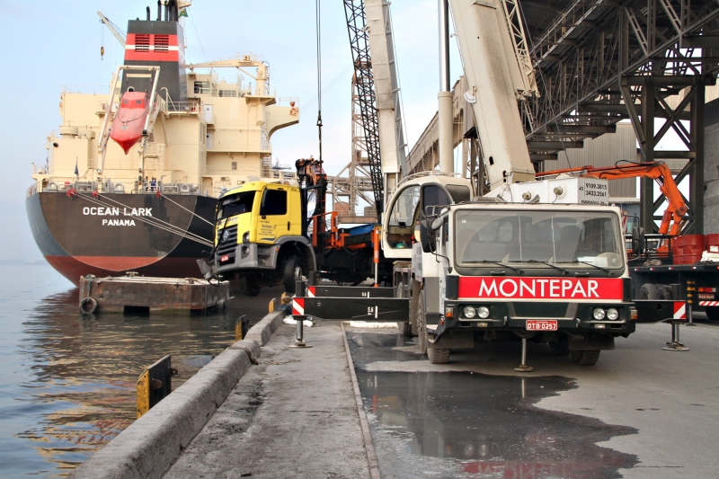 Motorista saiu antes que o veículo afundasse | Divulgação/Appa