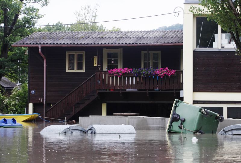 Áreas ao sul e ao norte da capital da República Tcheca ficaram submersa | REUTERS/Heinz-Peter Bader