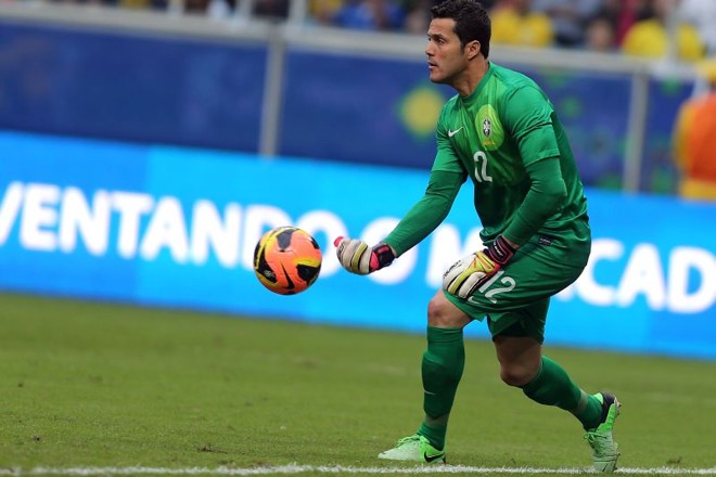 Júlio César mais uma vez foi o titular no gol da seleção |