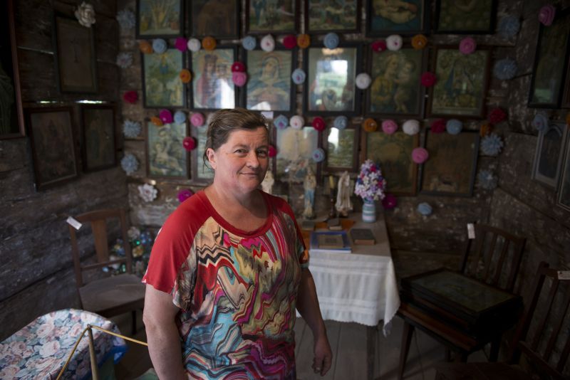 Lúcia Kmiecik mora há 33 anos na Dom Pedro II: ela assumiu o museu da comunidade e a já tradicional Festa da Batatinha | Henry Milleo/Gazeta do Povo