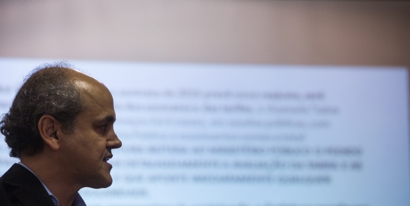 Gustavo Fruet anunciou a redução um dia depois de afirmar que não teria como baixar o preço da passagem | Brunno Covello/Gazeta do Povo