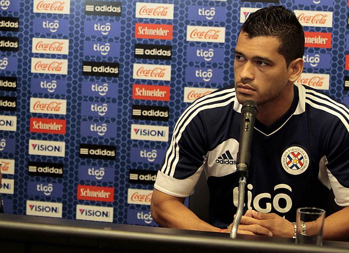Lateral Miguel Samudio, do Libertad e da seleção paraguaia, é umas possibilidades para o Atlético | Andrés Cristaldo / EFE
