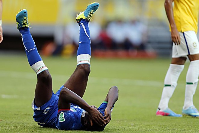Balotelli lamenta lance perdido contra o Brasil |