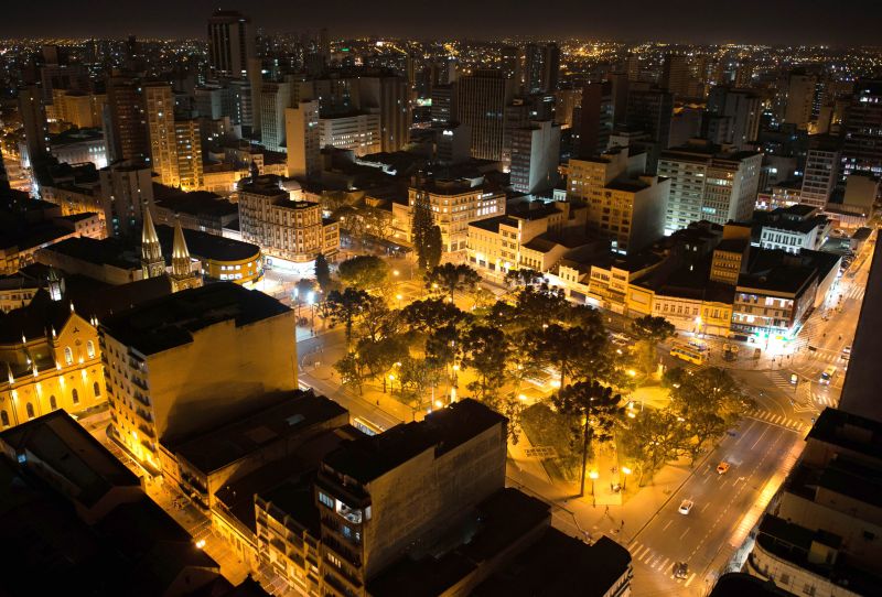 Mais barato: governo mantém promessa de redução média de 20% na tarifa | Henry Milleo/ Gazeta do Povo