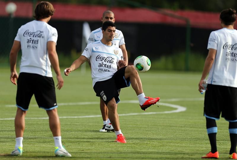 Suárez diz que chance de conquistar um título inédito motiva ainda mais o Uruguai | EFE