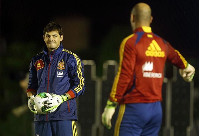 Casillas treina com o concorrente à posição Victor Valdés em Recife | Felipe Trueba / EFE