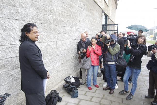 Aurélio Almeida é fotografado pela imprensa espanhola durante negociação de compra do Racing Santander | Reprodução/Site oficial do Grêmio Maringá