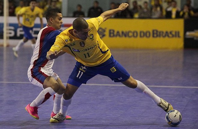Pivô Elisandro é um dos novatos da seleção de futsal |