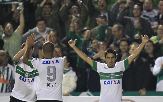Robinho foi o autor do primeiro gol do Coxa | 