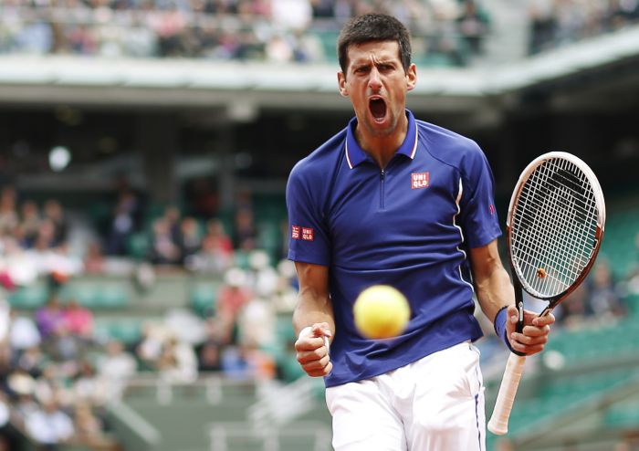 Djokovic comemora ponto na vitória de virada sobre Kohlschreiber em Roland Garros | Vincent Kessler / Reuters