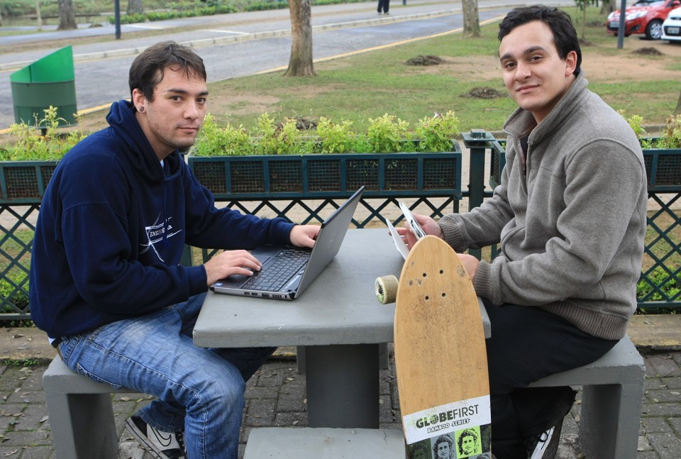 Lucas Kenji e Adonis Batista, fundadores da Get Out, segunda startup acelerada pela Supernova a ser lançada | Aniele Nascimento/ Gazeta do Povo