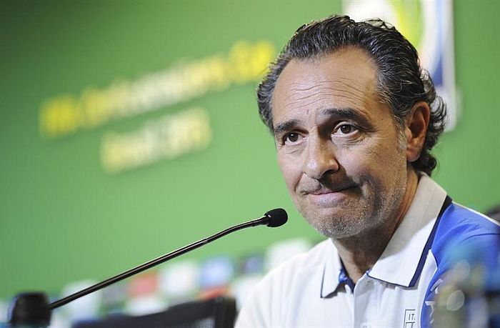 Segundo o técnico da Itália, Cesare Prandelli, manifestações com violência preocupam | Peter Powell / EFE