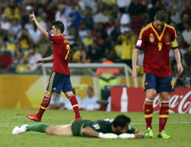 David Villa (esq) marcou outros três gols | 