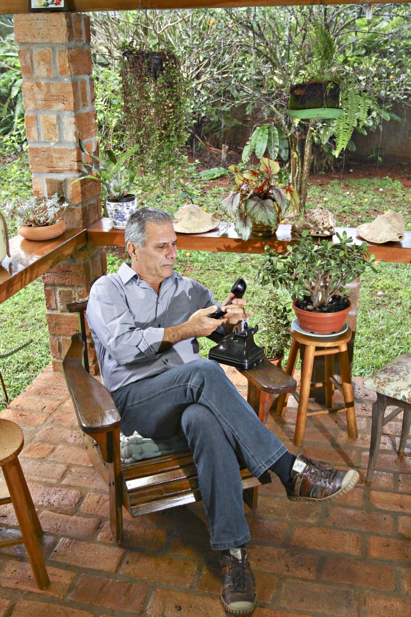 Pellegrini mora em um sítio, em Londrina: além do relançamento, escritor tem dois romances inéditos guardados e escreve um terceiro | Roberto Custódio/Jornal de Londrina