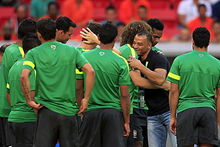 Jogadores da seleção ficaram emocionados com as palavras de Cafu antes do treino | Albari Rosa / Gazeta do Povo