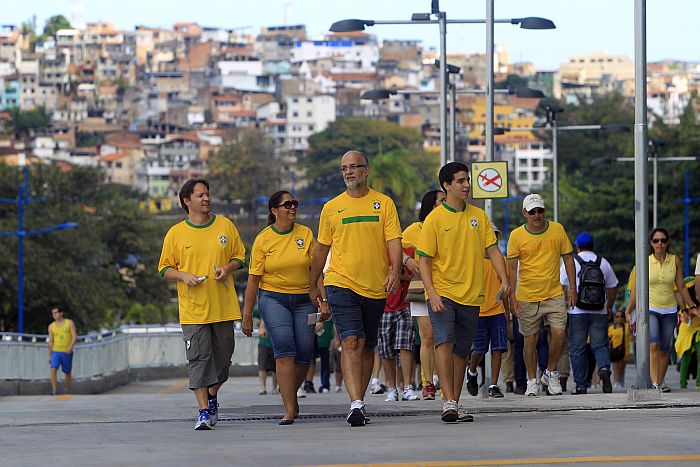 Torcedores chegam à Fonte Nova sem enfrentar transtornos | Albari Rosa / Gazeta do Povo