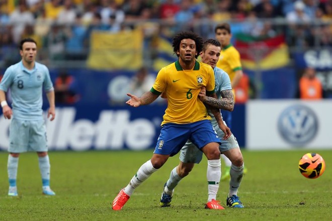 Marcelo começou como titular no lugar de Filipe Luis |
