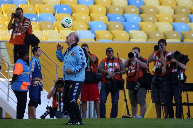 Vicente del Bosque pode testar Navas no time titular espanhol | EFE
