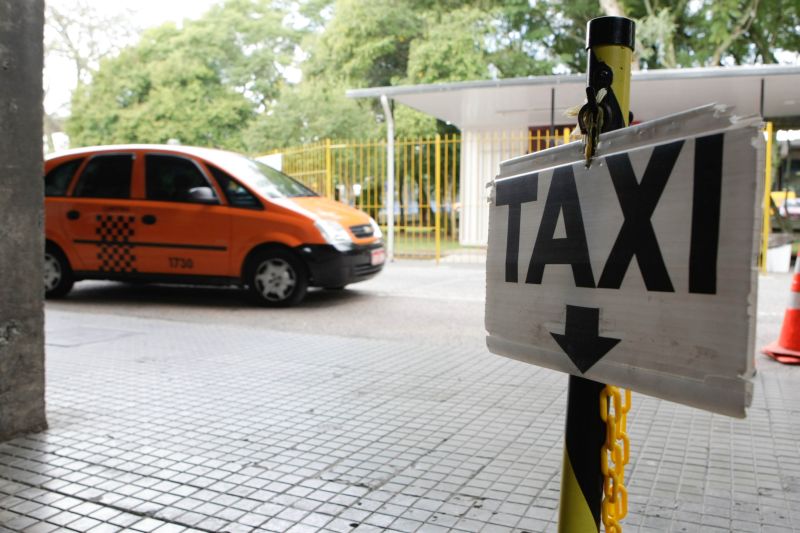 Hoje, Curitiba tem 1,7 milhão de habitantes, o que corresponde, aproximadamente, a um taxi para 778 moradores | Henry Milleo / Agência de Notícias Gazeta do Povo