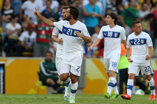 Pirlo comemora o primeiro gol do jogo |
