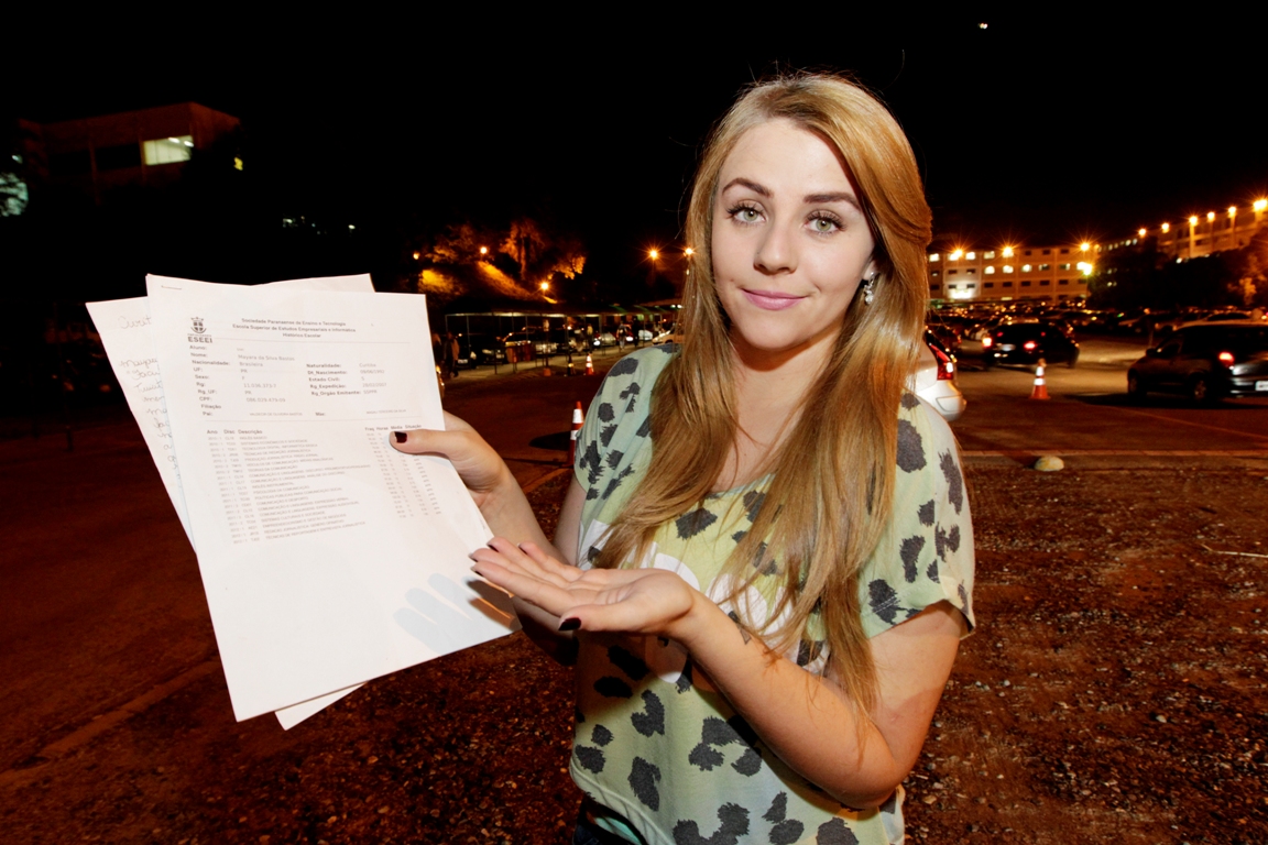 Mayara Bastos quase ficou sem bolsa de estudos quando teve de mudar de faculdade. | Antonio More / Gazeta do Povo