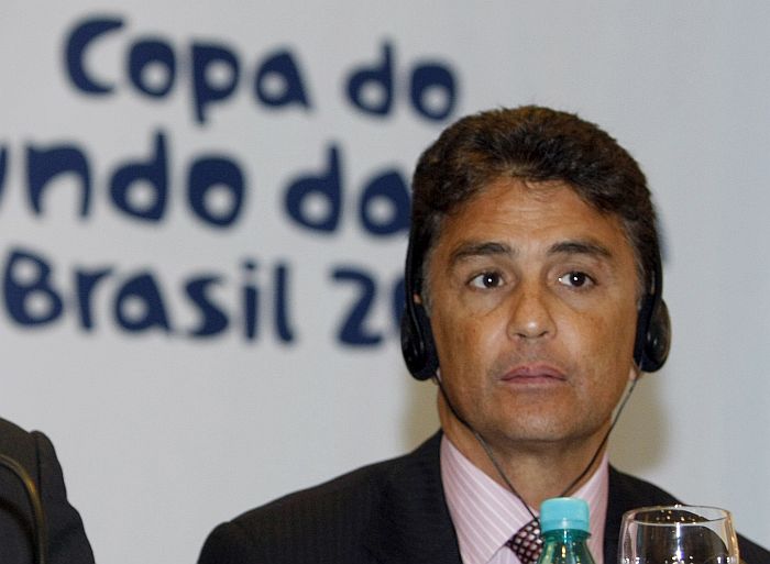 Bebeto gostaria que Romário, companheiro do tetra, apoiasse a realização da Copa do Mundo no Brasil | Henry Milléo / Gazeta do Povo