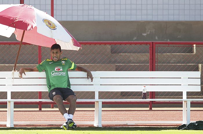 Domingo, Neymar fez apenas trabalhos leves no último treino em Brasília | Ueslei Marcelino / Reuters