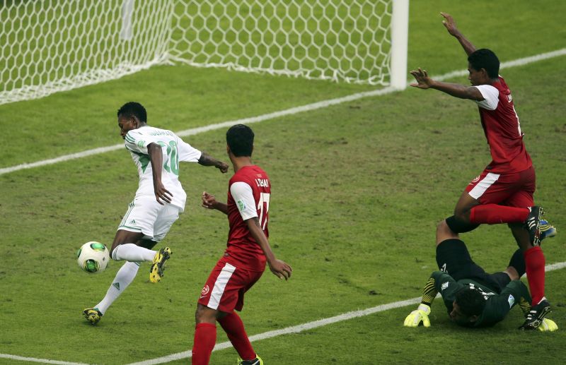 Oduamadi no lance de um dos seis gols da Nigéria | Reuters