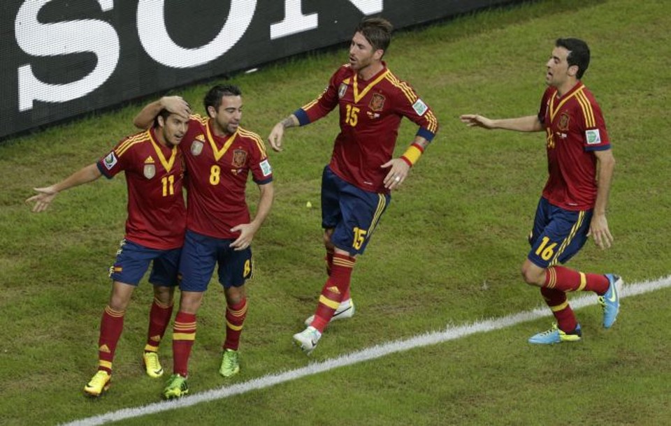 Pedro (11) comemora o primeiro gol da Espanha sobre o Uruguai | Reuters