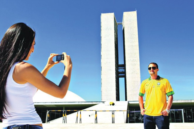 Romerito Ferreira de Souza, comerciante de 27 anos, posa para foto em Brasília | 