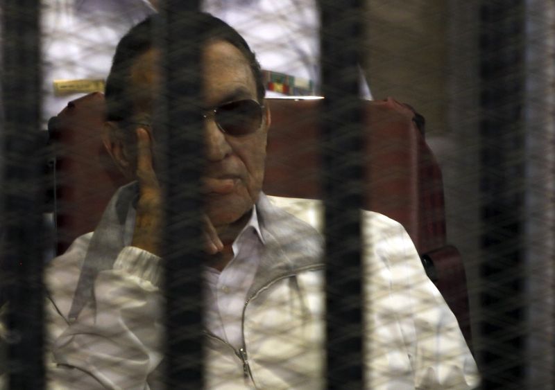 Ex-ditador do Egito, Hosni Mubarak, é visto dentro de uma cela em uma delegacia de polícia no Cairo | REUTERS/Amr Abdallah Dalsh
