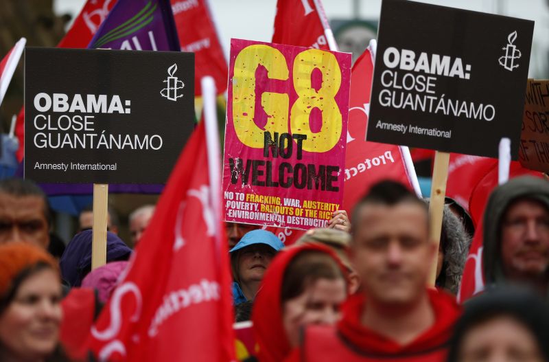 Manifestantes protestaram contra as políticas do G8 | REUTERS/Yves Herman