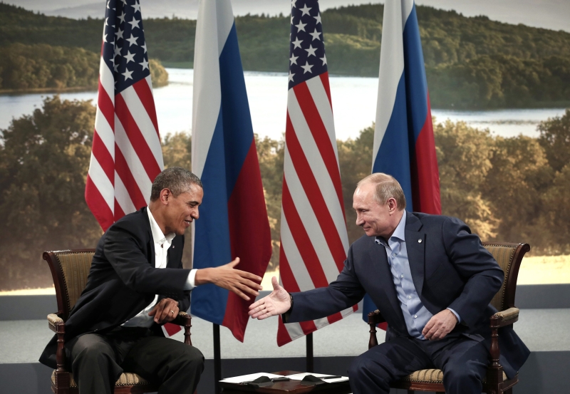 Obama (esq.) e Putin, durante encontro na Irlanda do Norte | Kevin Lamarque/Reuters