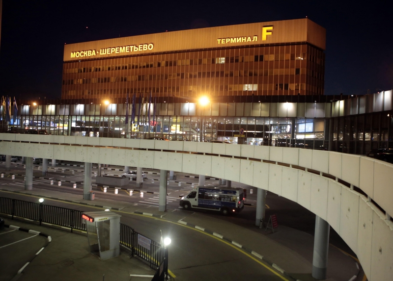 Vista externa do aeroporto Sheremetyevo, de Moscou, onde Snowden está desde domingo, vivendo na área de trânsito | Tatyana Makeyeva/Reuters