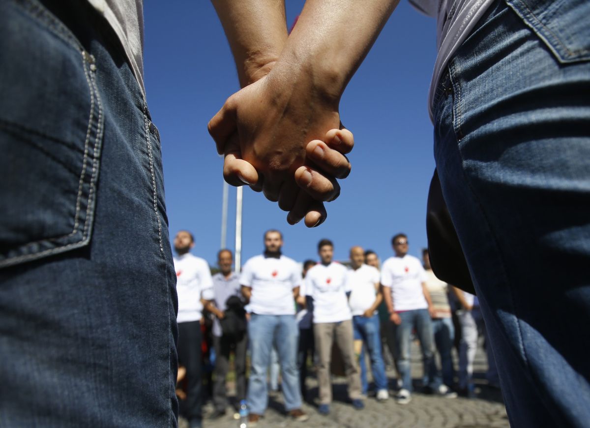 Já na praça Taksim, em Istambul, manifestantes fazem protestos silenciosos | Reuters/Marko Djurica
