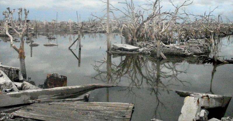 Pessoas visitam Epecuén para ver casas em ruínas e eletrodomésticos enferrujados | Santiago Matamoro/Creative Commons
