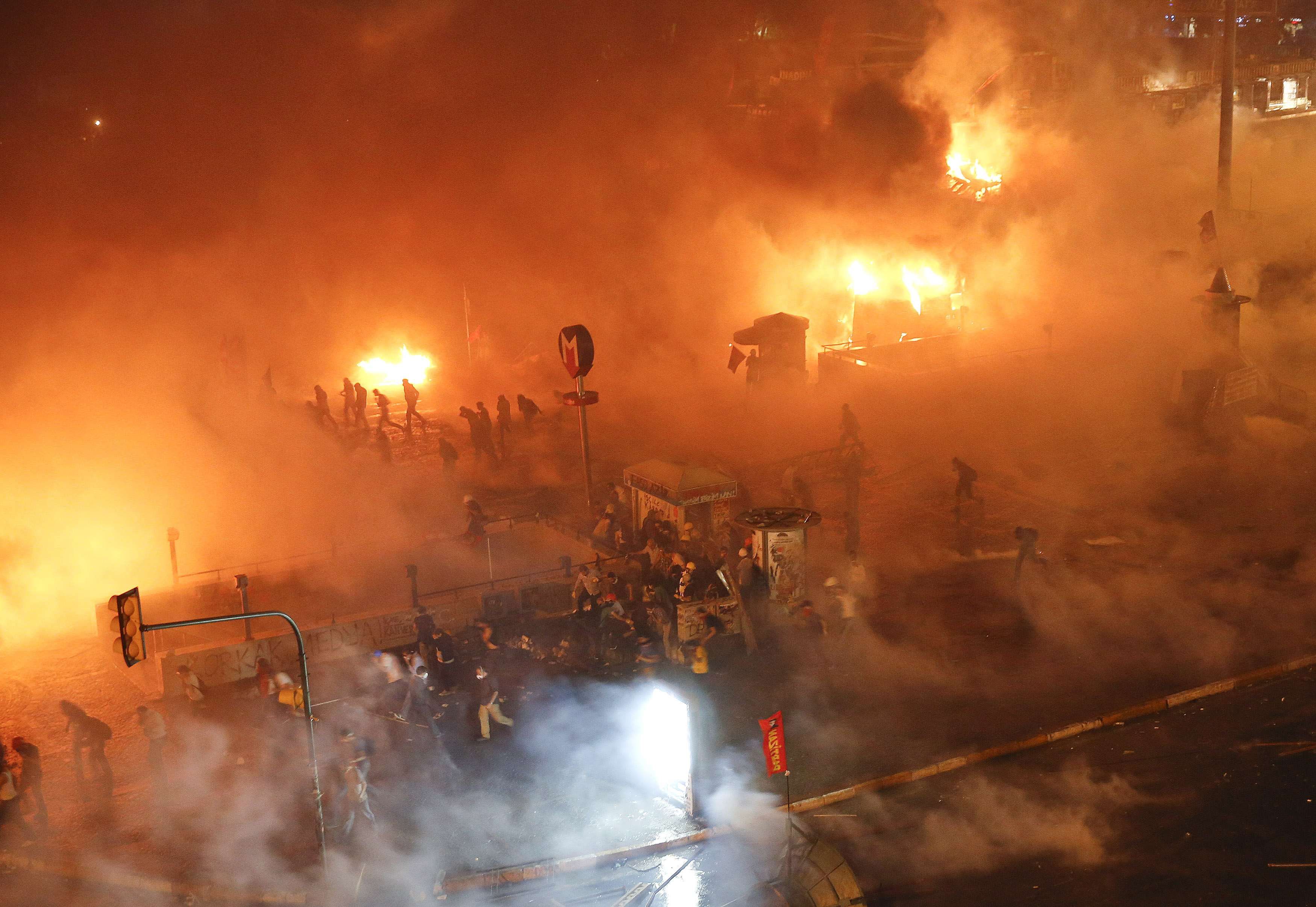 A ação policial acontece no 12º dia de protestos nacionais contra o governo | REUTERS / Yannis Behrakis