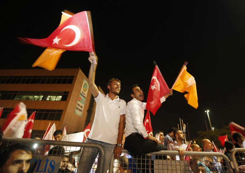 Protesto em Istambul nesta quinta-feira | REUTERS/Osman Orsal