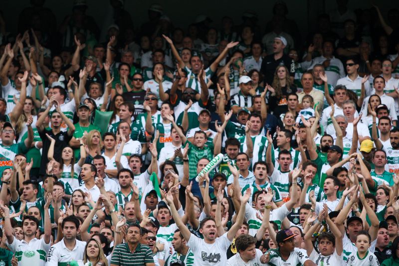 Torcida coxa-branca poderá acompanhar o treino de sábado no Couto Pereira | Brunno Covello / Gazeta do Povo