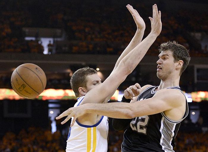Tiago Splitter foi um dos destaques do San Antonio Spurs no vice-campeonato da NBA | EFE