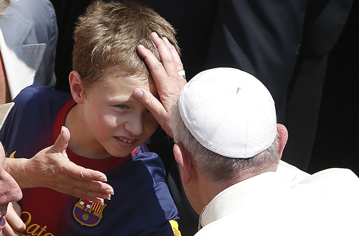 O papa, que chegou à cidade italiana de carro no começo da manhã, lembrou que em oito dias embarcará para o Brasil | REUTERS/Tony Gentile