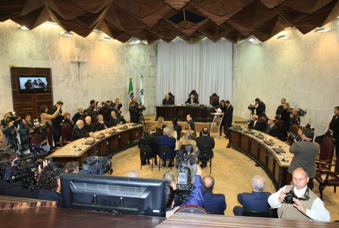 No plenário do TC, poucas autoridades estavam presentes |