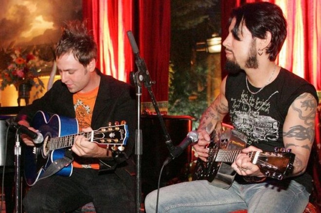 Rafael tocando violão com o guitarrista do Janes Addiction, Dave Navarro |