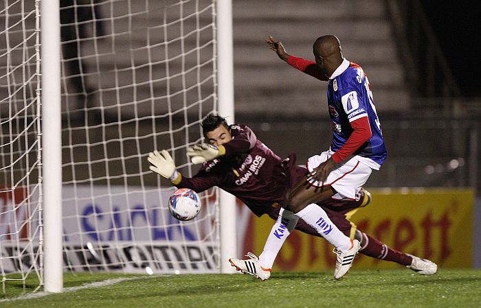 Reinaldo marca o segundo gol do Paraná na goleada sobre o América-RN | Hugo Harada / Gazeta do Povo
