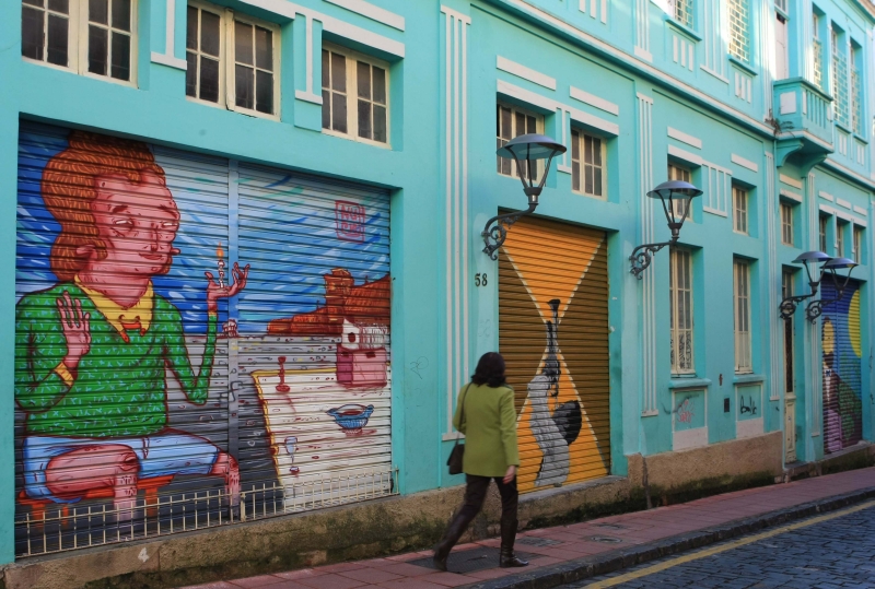 O outro lado da lata de spray: comerciantes que lutavam contra a pichação hoje se vangloriam do grafite em suas portas | Aniele Nascimento/Gazeta do Povo