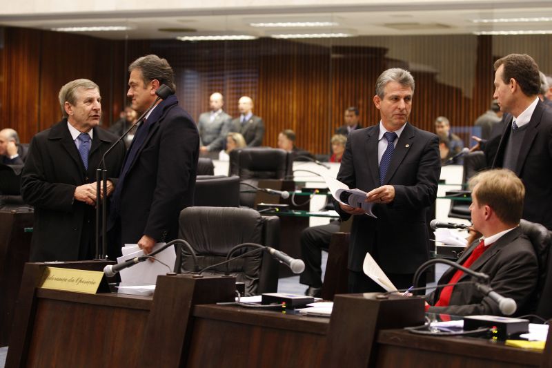 Plenário da Assembleia Legislativa: sessão foi convocada em meio ao recesso parlamentar | Hugo Harada/ Gazeta do Povo