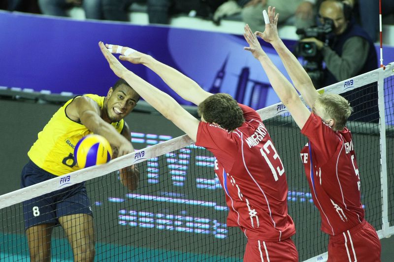 Ponteiro Lucarelli foi um dos três brasileiros escolhidos para a seleção da Liga Mundial | FIVB